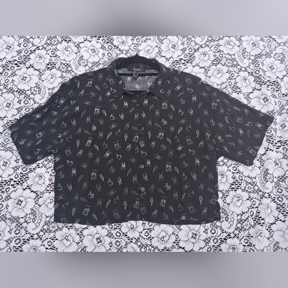 EUC Forever 21 Cropped Polo Black Shirt Size L Green Peace Pattern